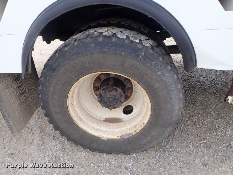 image for item DE0943 2012 International 7300 bucket truck