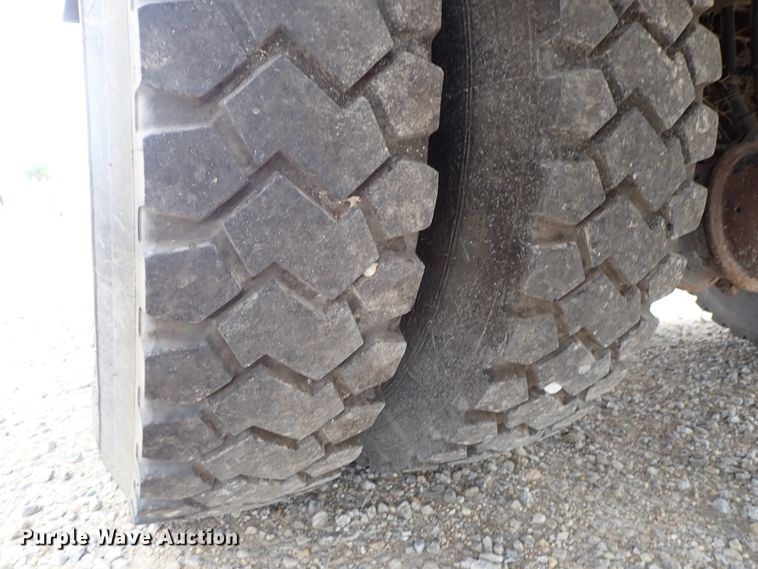 image for item DE0943 2012 International 7300 bucket truck