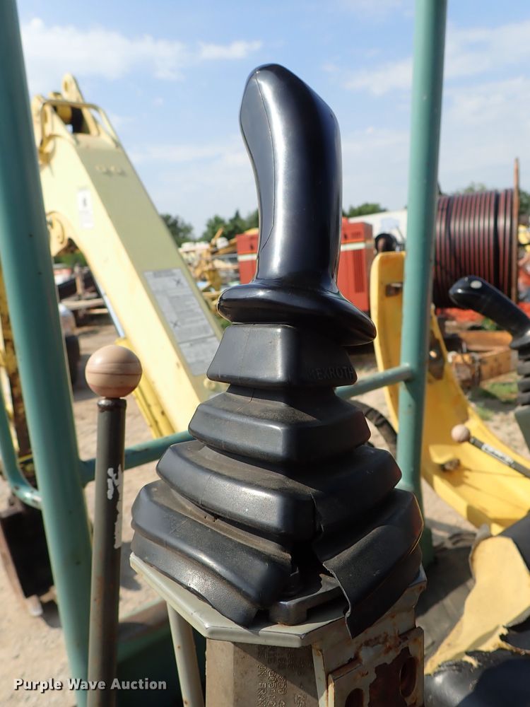 image for item DE0947 2007 Yanmar VIO27-3 excavator