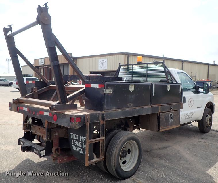 image for item DE0949 1999 Ford F550 Super Duty flatbed truck