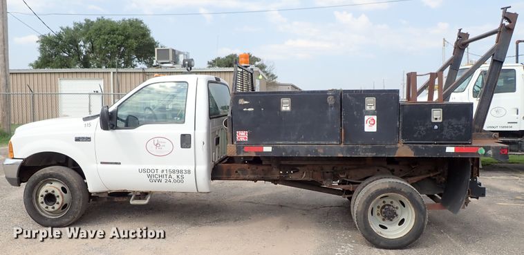 image for item DE0949 1999 Ford F550 Super Duty flatbed truck