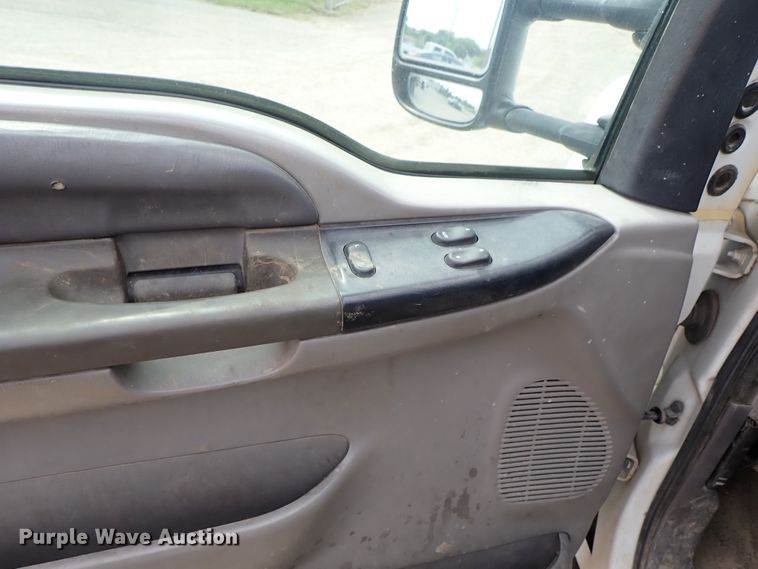 image for item DE0949 1999 Ford F550 Super Duty flatbed truck