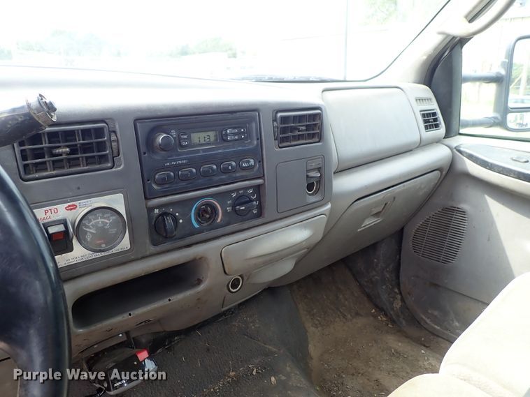 image for item DE0949 1999 Ford F550 Super Duty flatbed truck