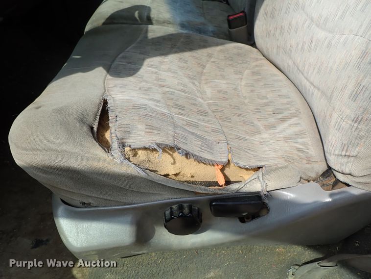 image for item DE0949 1999 Ford F550 Super Duty flatbed truck