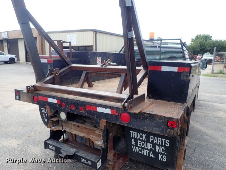 image for item DE0949 1999 Ford F550 Super Duty flatbed truck