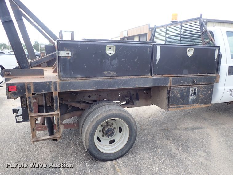 image for item DE0949 1999 Ford F550 Super Duty flatbed truck