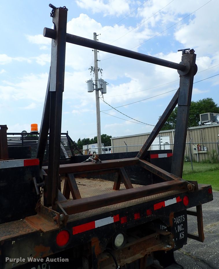 image for item DE0949 1999 Ford F550 Super Duty flatbed truck