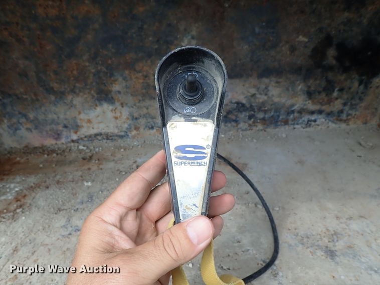 image for item DE0949 1999 Ford F550 Super Duty flatbed truck