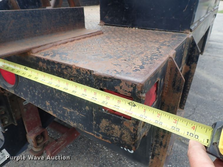image for item DE0949 1999 Ford F550 Super Duty flatbed truck