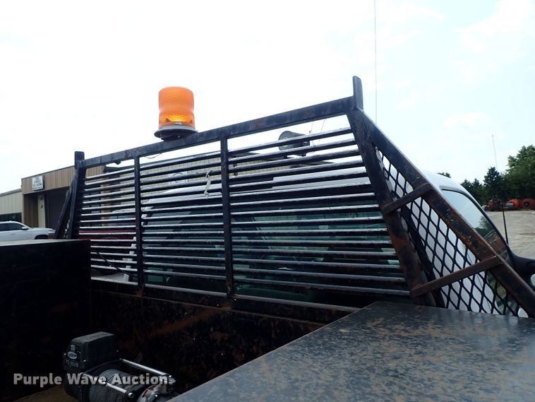 image for item DE0949 1999 Ford F550 Super Duty flatbed truck