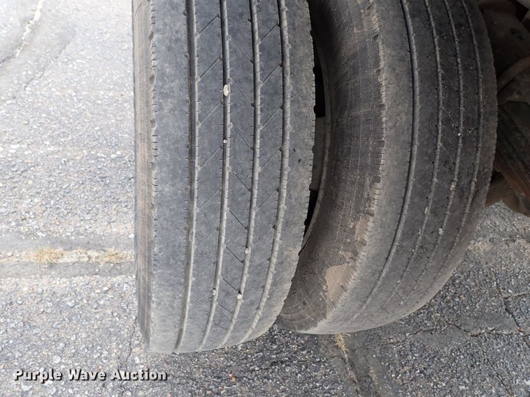 image for item DE0949 1999 Ford F550 Super Duty flatbed truck