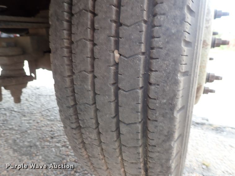 image for item DE0949 1999 Ford F550 Super Duty flatbed truck