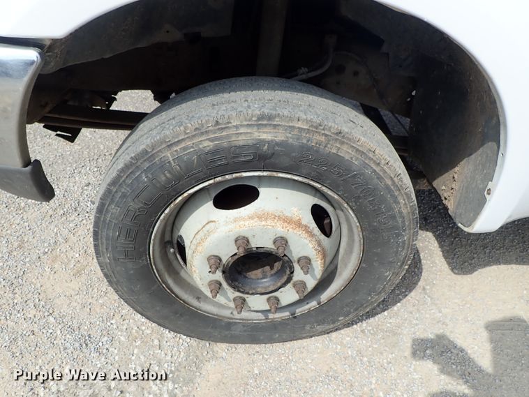 image for item DE0949 1999 Ford F550 Super Duty flatbed truck