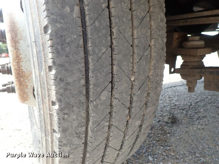 image for item DE0949 1999 Ford F550 Super Duty flatbed truck