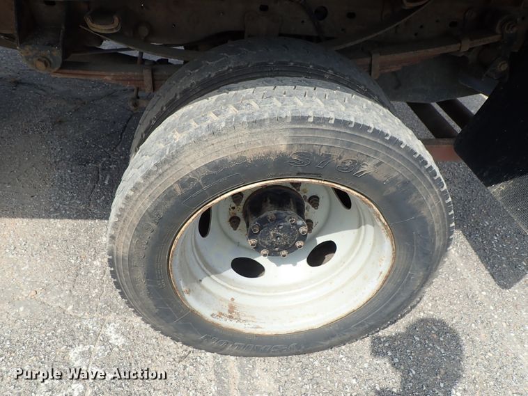 image for item DE0949 1999 Ford F550 Super Duty flatbed truck