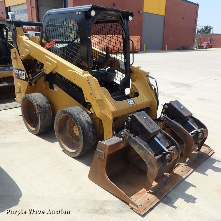 image for item DE0953 2015 Caterpillar 242D skid steer
