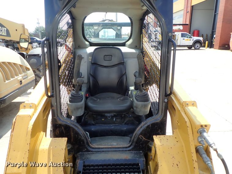 image for item DE0953 2015 Caterpillar 242D skid steer