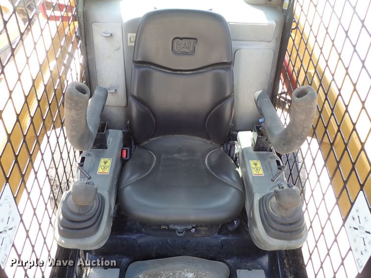 image for item DE0953 2015 Caterpillar 242D skid steer