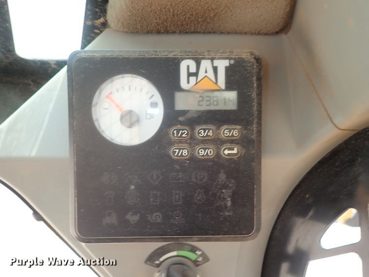 image for item DE0953 2015 Caterpillar 242D skid steer