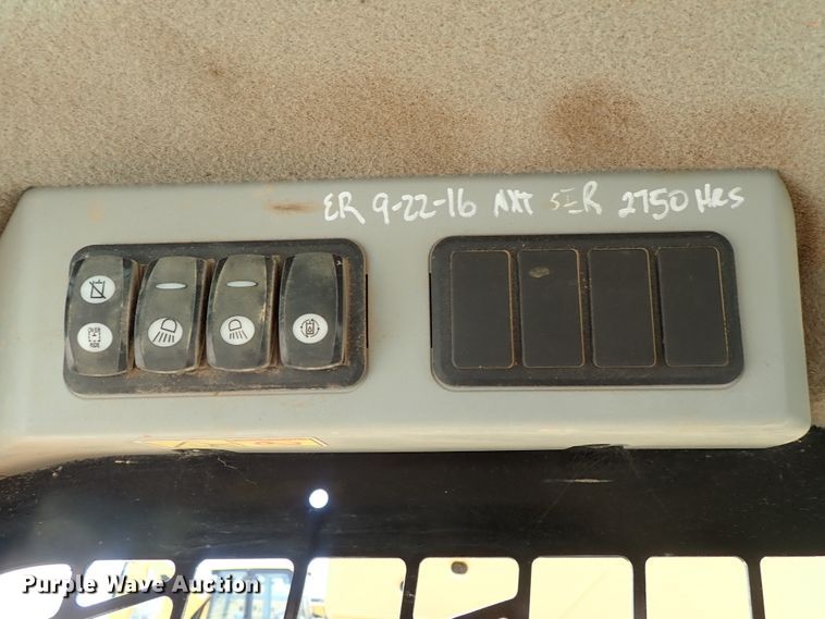 image for item DE0953 2015 Caterpillar 242D skid steer