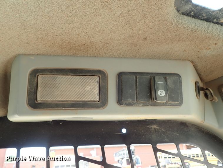 image for item DE0953 2015 Caterpillar 242D skid steer