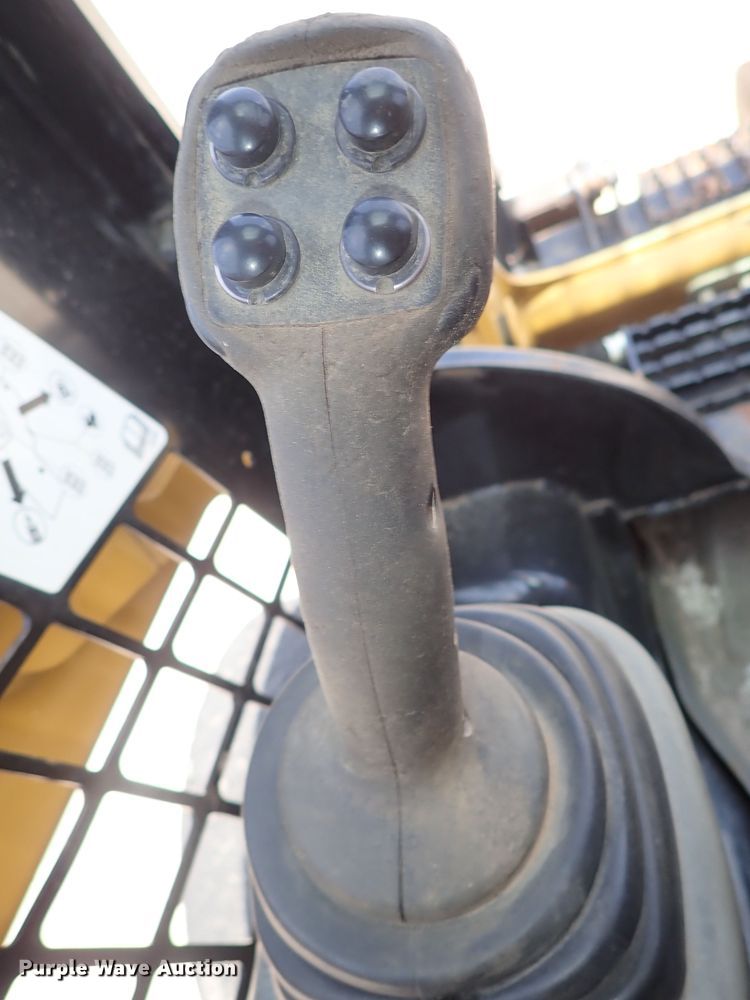 image for item DE0953 2015 Caterpillar 242D skid steer