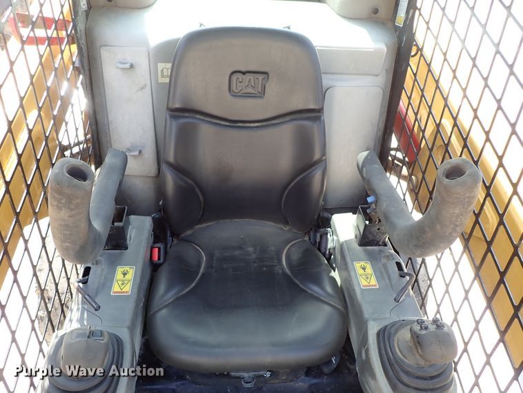 image for item DE0953 2015 Caterpillar 242D skid steer