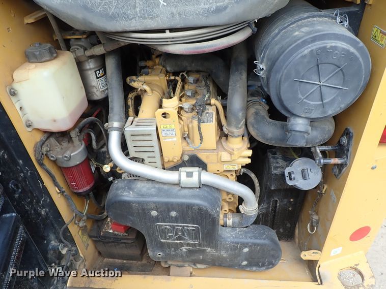 image for item DE0953 2015 Caterpillar 242D skid steer