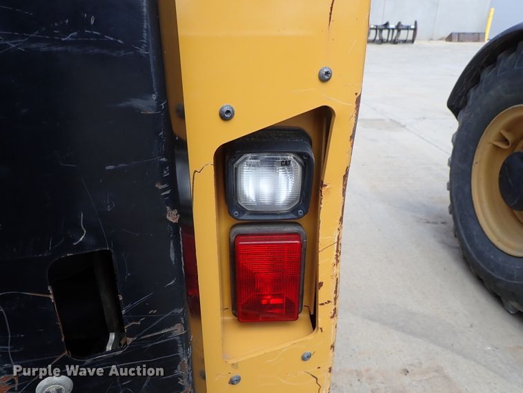 image for item DE0953 2015 Caterpillar 242D skid steer