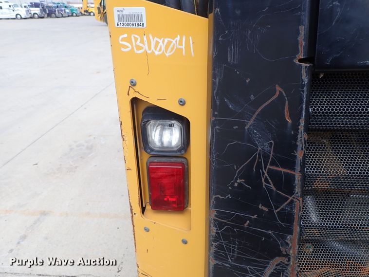 image for item DE0953 2015 Caterpillar 242D skid steer