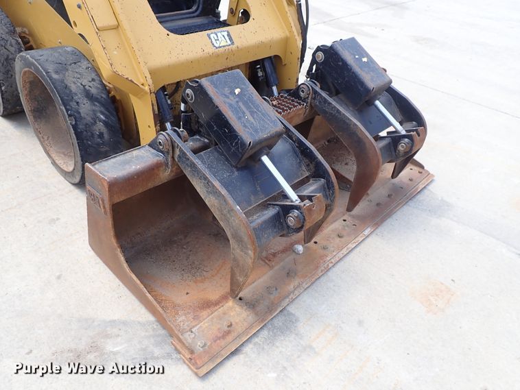 image for item DE0953 2015 Caterpillar 242D skid steer