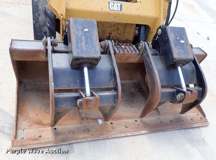 image for item DE0953 2015 Caterpillar 242D skid steer