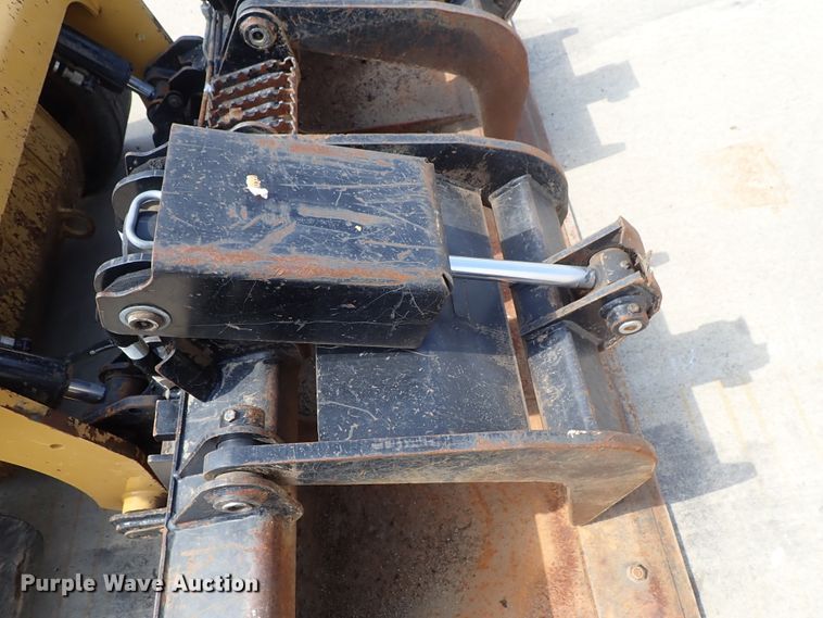 image for item DE0953 2015 Caterpillar 242D skid steer