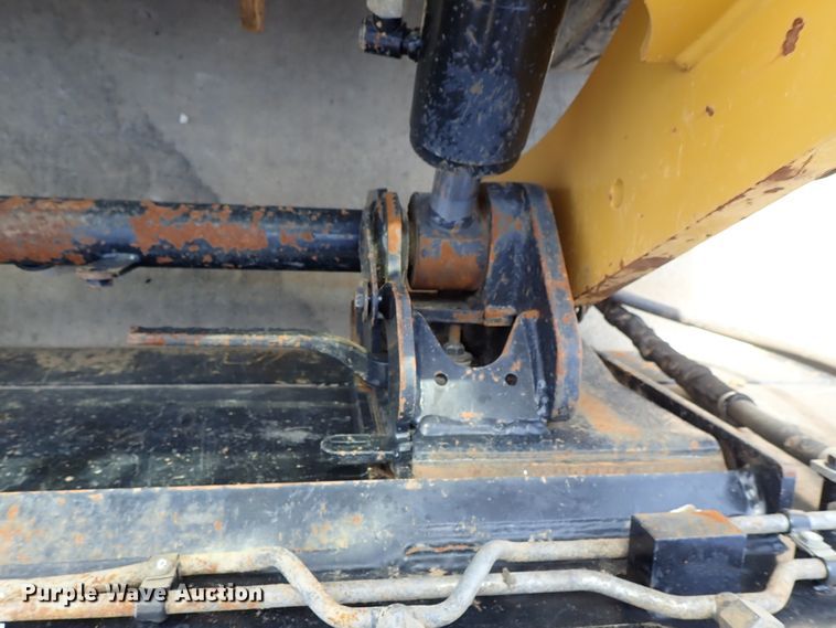 image for item DE0953 2015 Caterpillar 242D skid steer