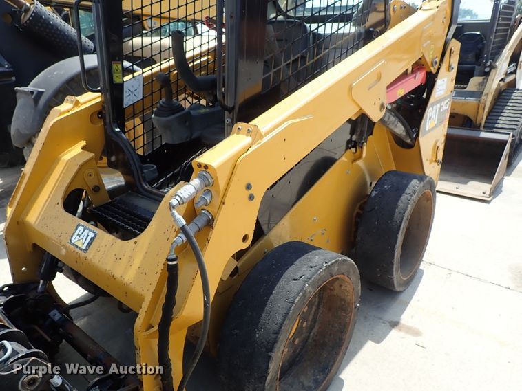 image for item DE0953 2015 Caterpillar 242D skid steer