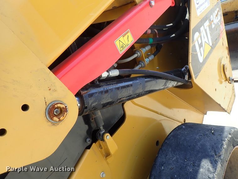 image for item DE0953 2015 Caterpillar 242D skid steer