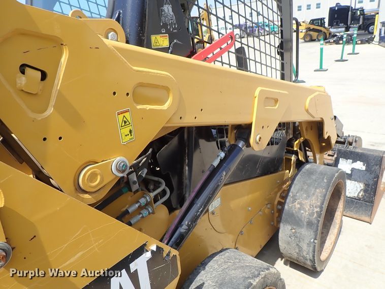 image for item DE0953 2015 Caterpillar 242D skid steer