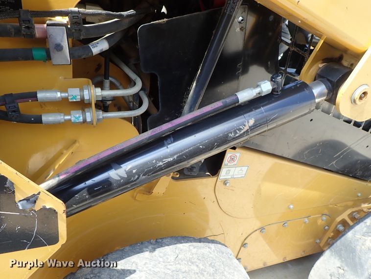 image for item DE0953 2015 Caterpillar 242D skid steer