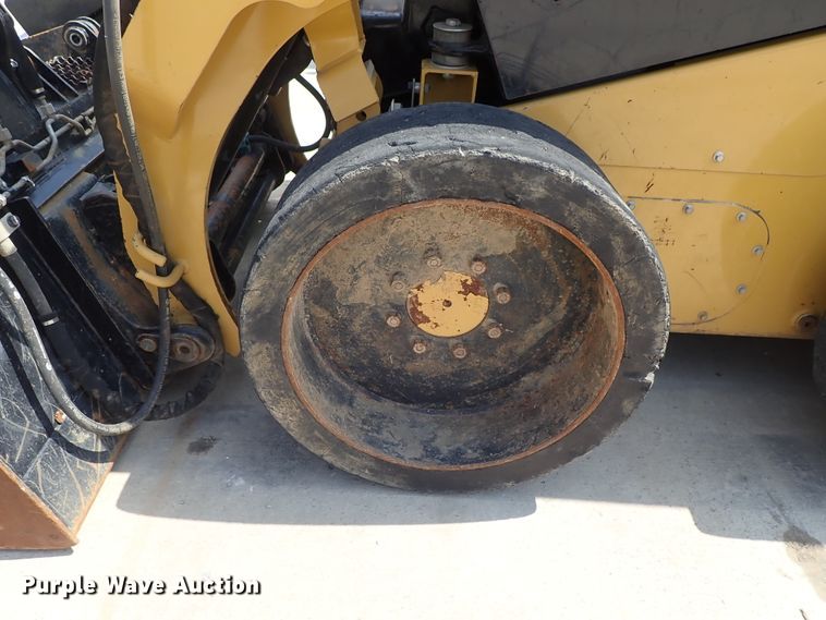 image for item DE0953 2015 Caterpillar 242D skid steer