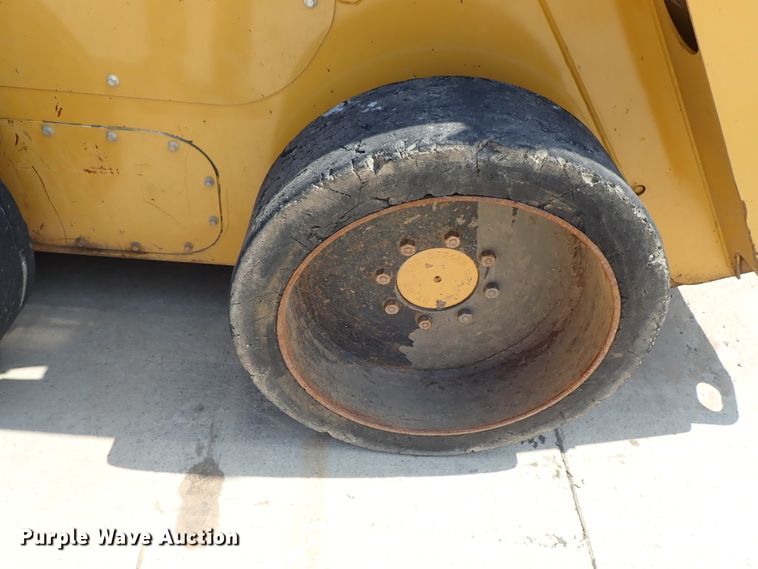 image for item DE0953 2015 Caterpillar 242D skid steer