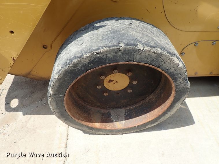 image for item DE0953 2015 Caterpillar 242D skid steer