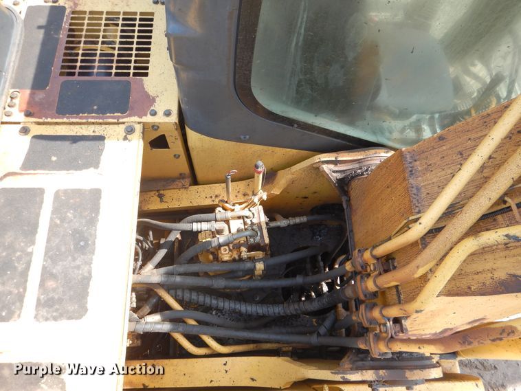 image for item DE4009 2003 Komatsu PC220LC excavator