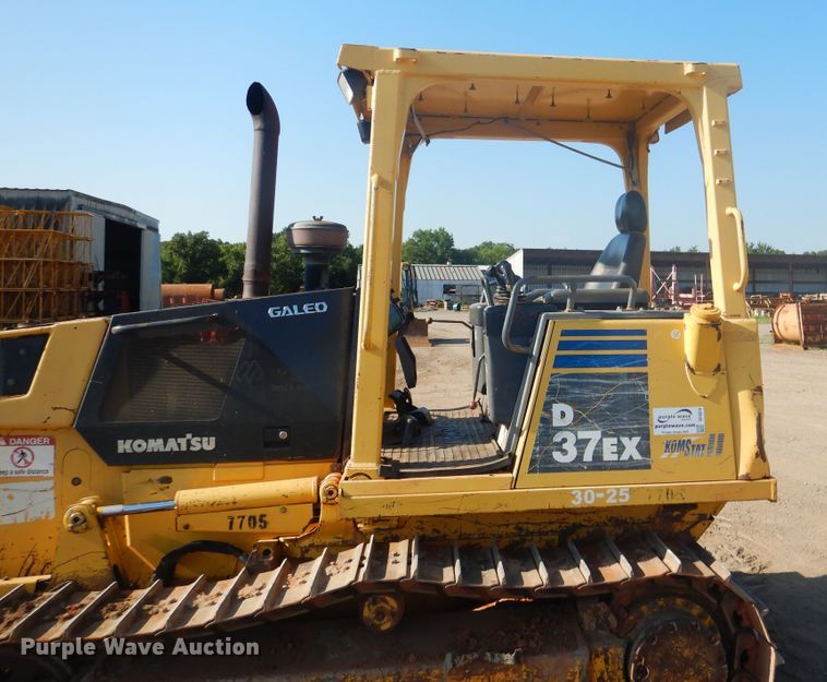 image for item DE4014 2005 Komatsu D37EX-21 dozer