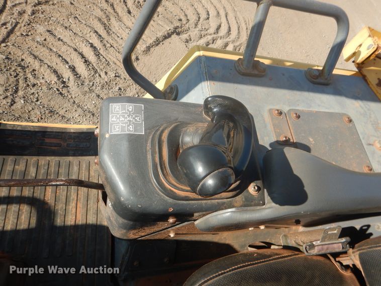 image for item DE4014 2005 Komatsu D37EX-21 dozer