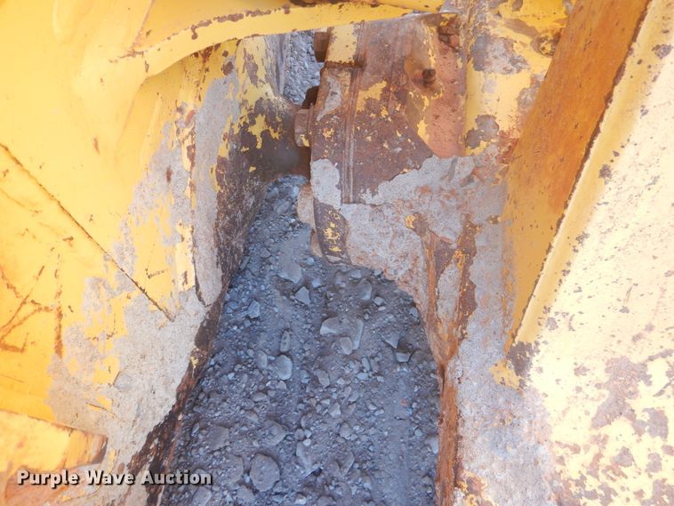 image for item DE4014 2005 Komatsu D37EX-21 dozer