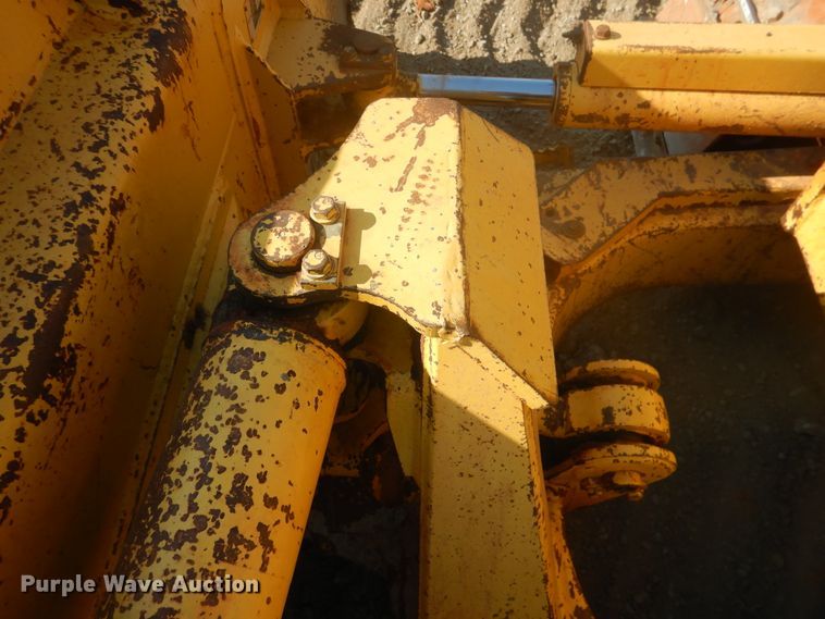 image for item DE4014 2005 Komatsu D37EX-21 dozer