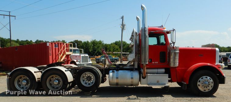 image for item DE4016 2008 Peterbilt 389 semi truck