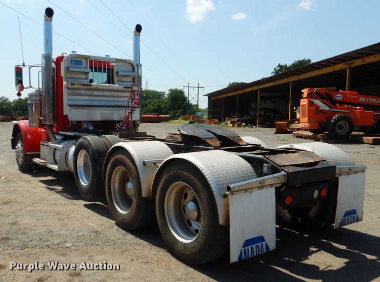 image for item DE4016 2008 Peterbilt 389 semi truck