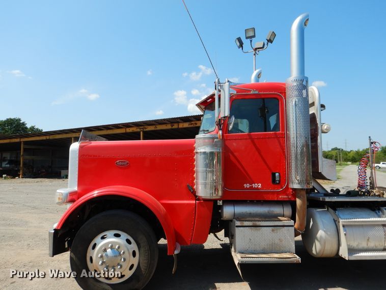 image for item DE4016 2008 Peterbilt 389 semi truck