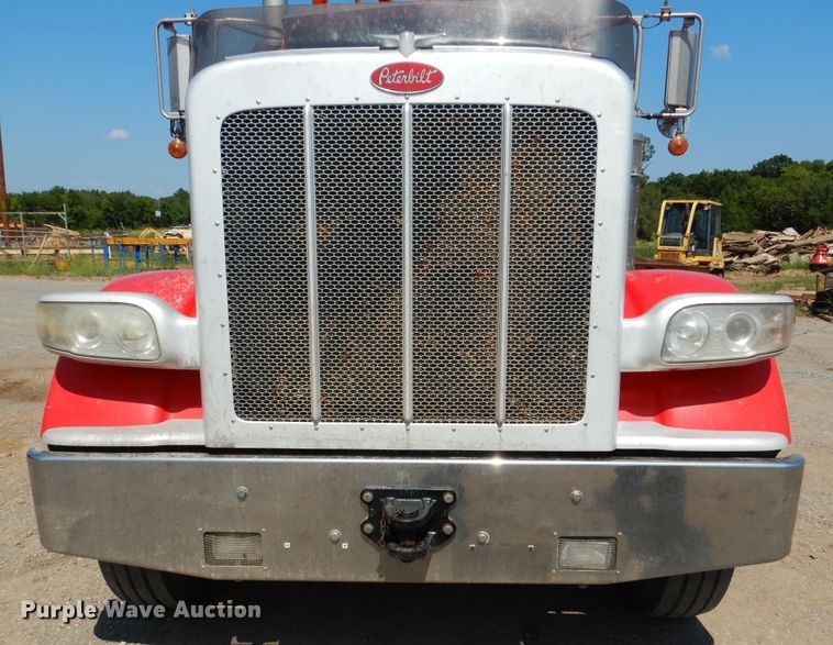 image for item DE4016 2008 Peterbilt 389 semi truck
